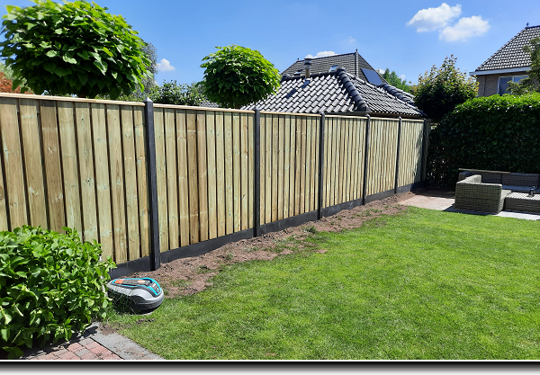 Overkapping met houten vloer van Douglas hout met een plat dak 