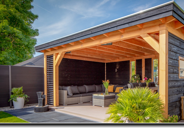 Tuin met een hout-beton schutting